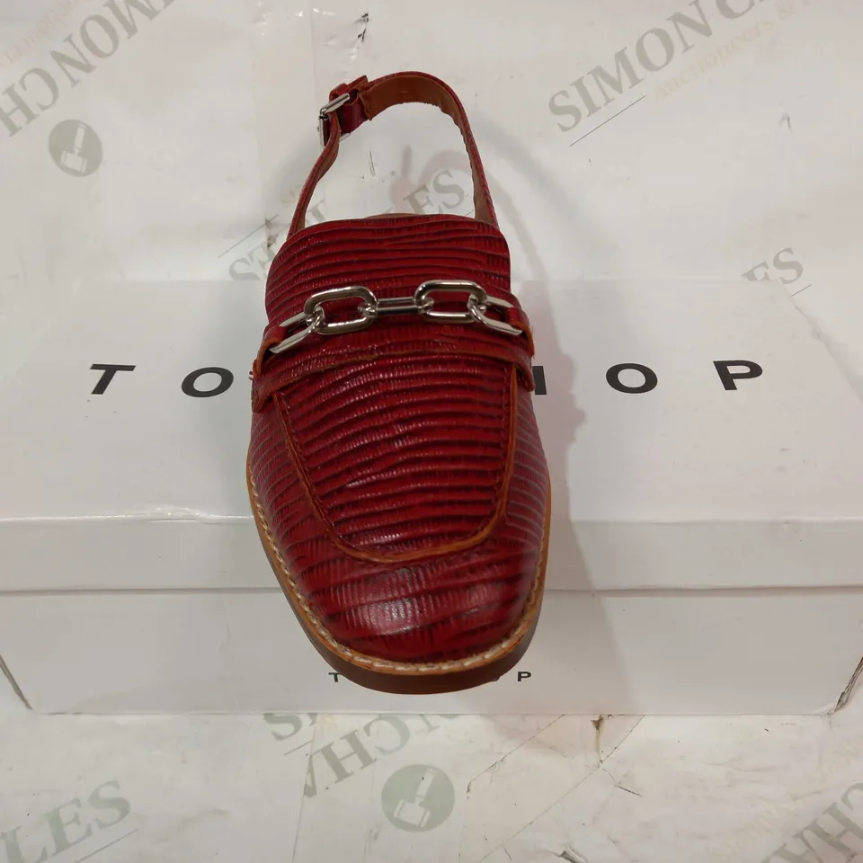 BOXED PAIR OF TOPSHOP LISBON SLIP ON SHOES IN RUST COLOUR WITH CHAIN UK SIZE 5