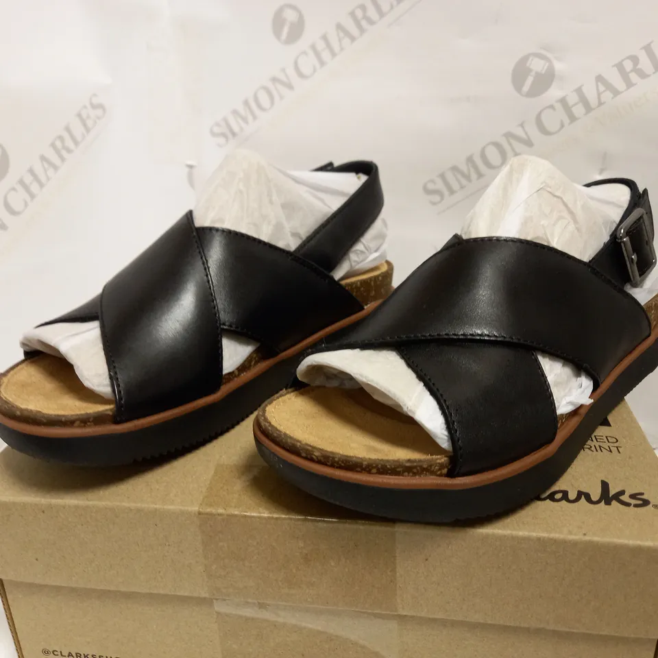 BRAND NEW CLARKS ELAYNE BLACK LEATHER SANDALS SIZE 3