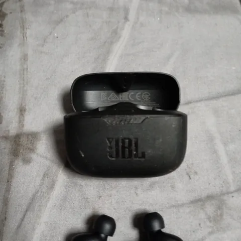 JBL WIRELESS EARBUDS WITH CHARGING CASE – BLACK