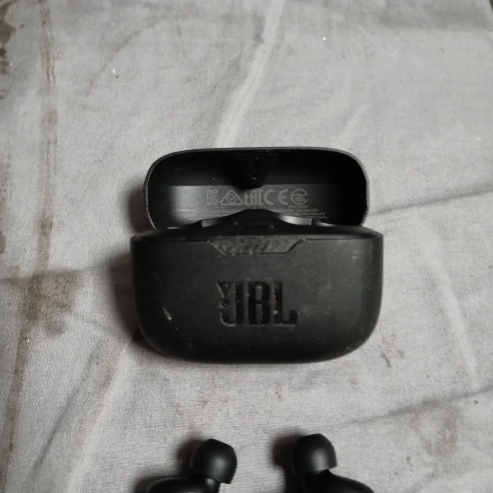 JBL WIRELESS EARBUDS WITH CHARGING CASE – BLACK