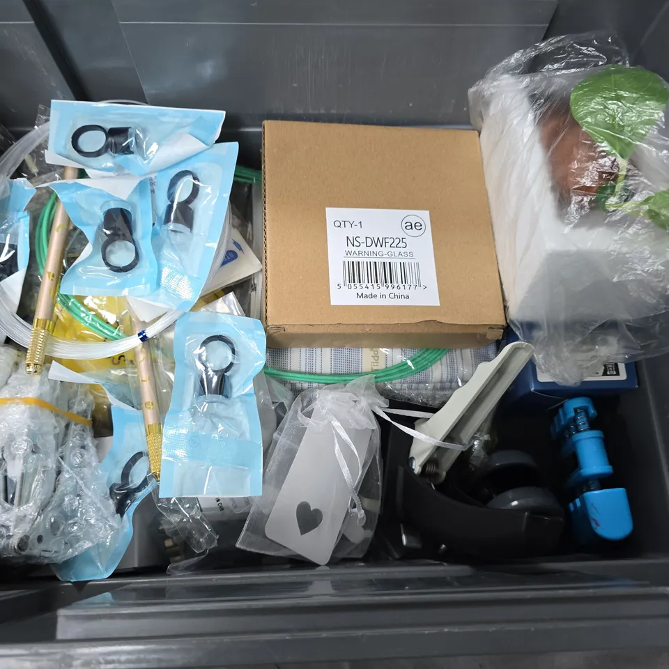 LOT OF ASSORTED HOUSEHOLD ITEMS TO INCLUDE SNAP-ON PENLIGHT, PERSIL AND WARNING GLASS