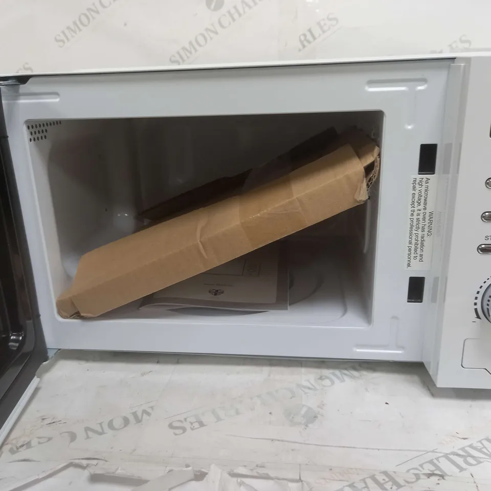 BOXED SWAN 20L 700W DIGITAL MICROWAVE - WHITE RRP £64