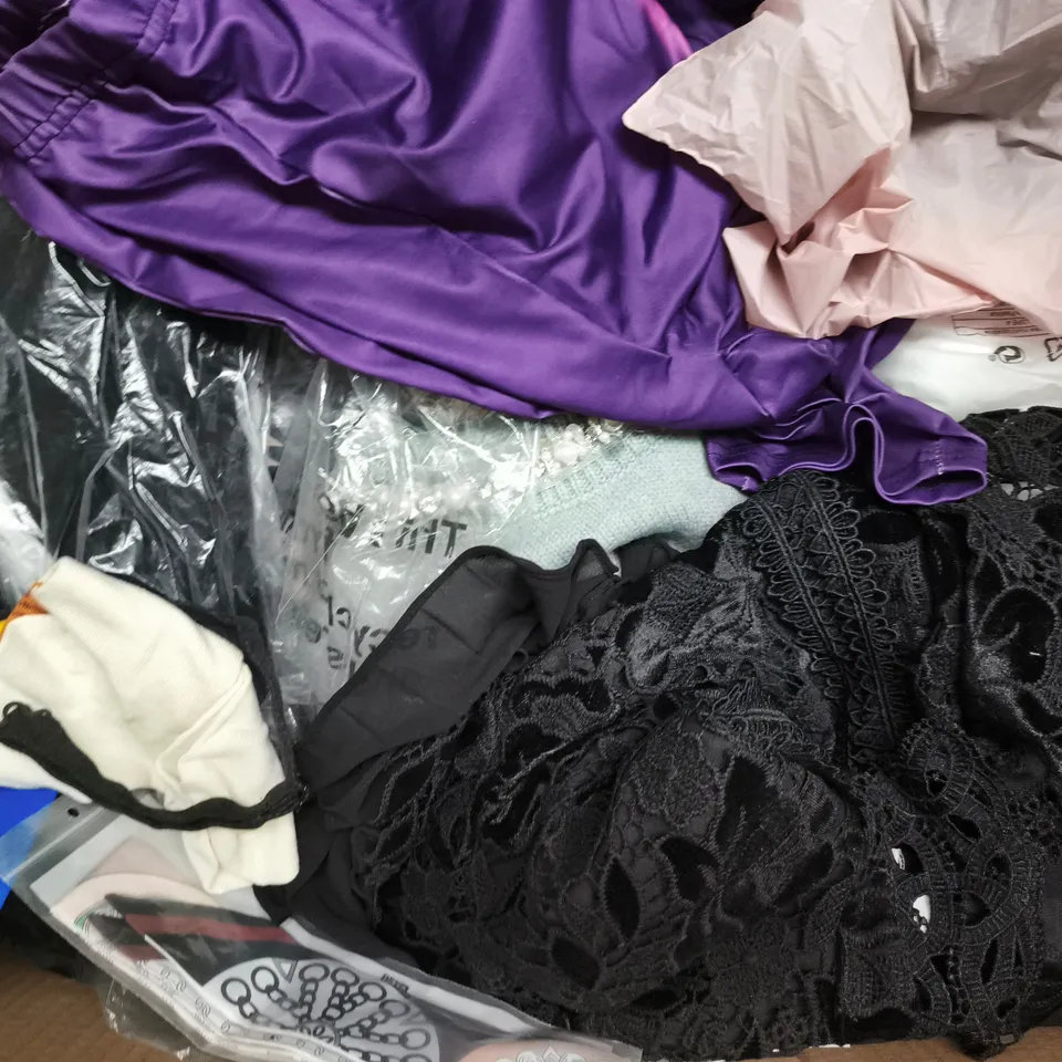 APPROXIMATELY 20 ASSORTED CLOTHING AND FASHION PRODUCTS IN VARIOUS STYLES AND SIZES - COLLECTION ONLY