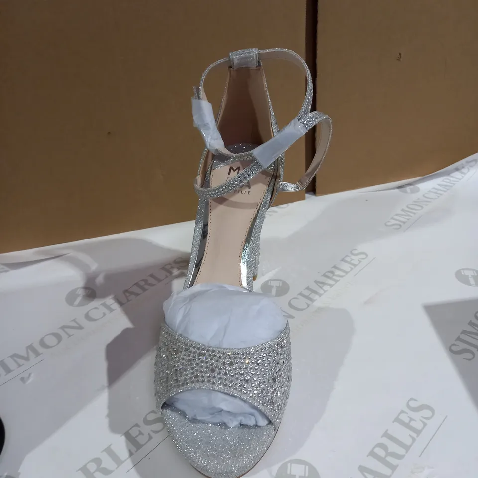 MODA SLIVER HIGH HEELS SIZE 6