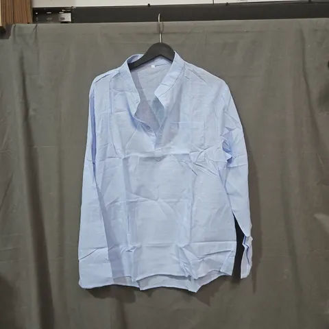 APPROXIMATLY 25 ITEMS INCLUDING SHORTS PAND AND TOPS 