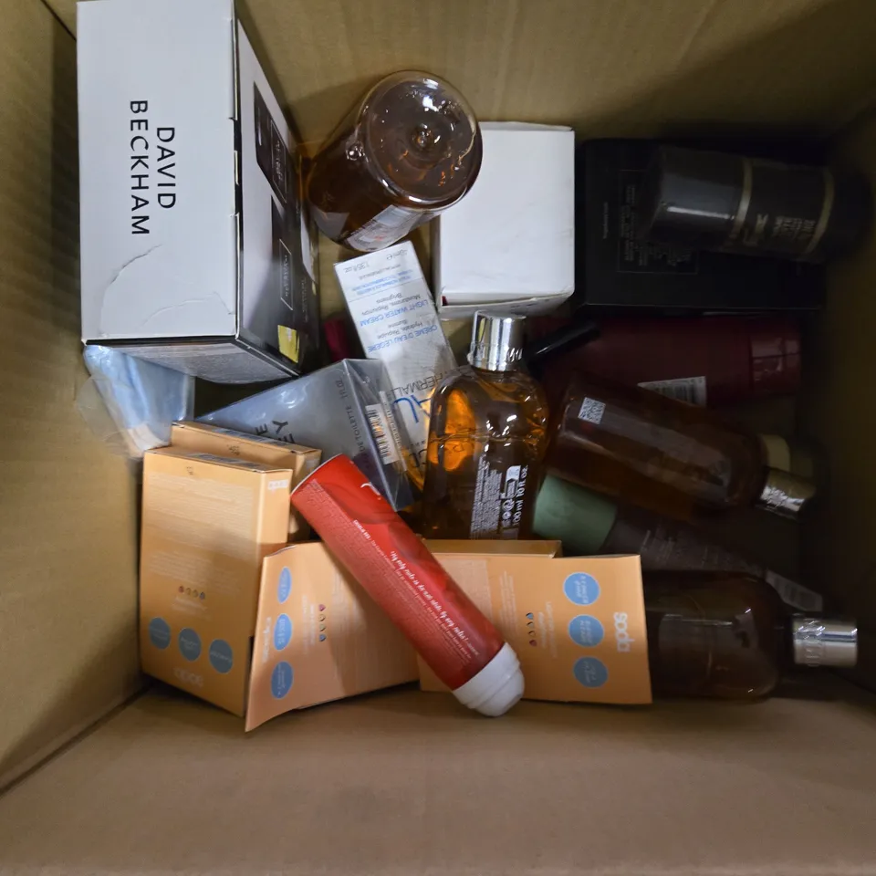 BOX OF APPROXIMATELY 15 ASSORTED HEALTH & BEAUTY ITEMS TO INCLUDE - TED BAKER W , BOSS HUGO BOSS NUMBER ONE , AROMATICS ELIXIR PERFUME SPRAY ETC