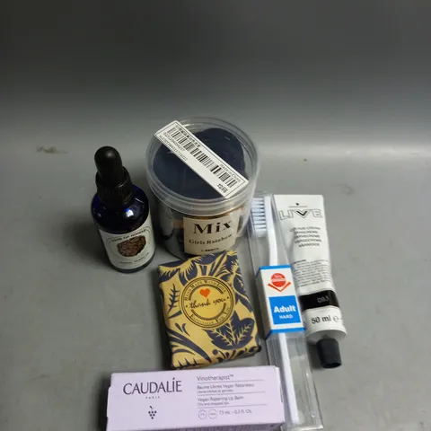 BOX OF APPROXIMATELY 20 COSMETIC ITEMS TO INCLUDE - CAUDLIE LIP BALM - DENTAL CARE - ETC 