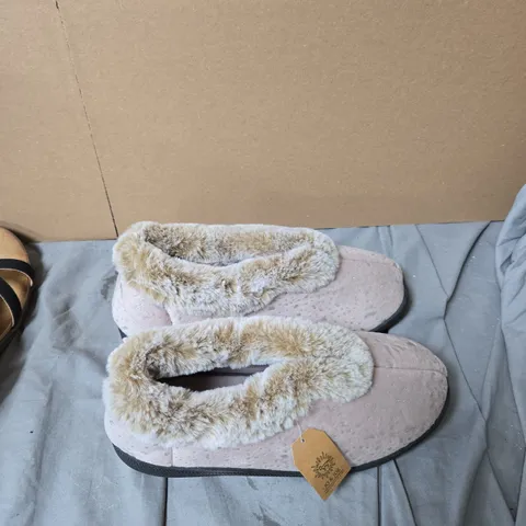 WOMEN'S PINK FAUX FUR LINED SLIPPERS β SLIP-ON JO AND JOES BRAND .