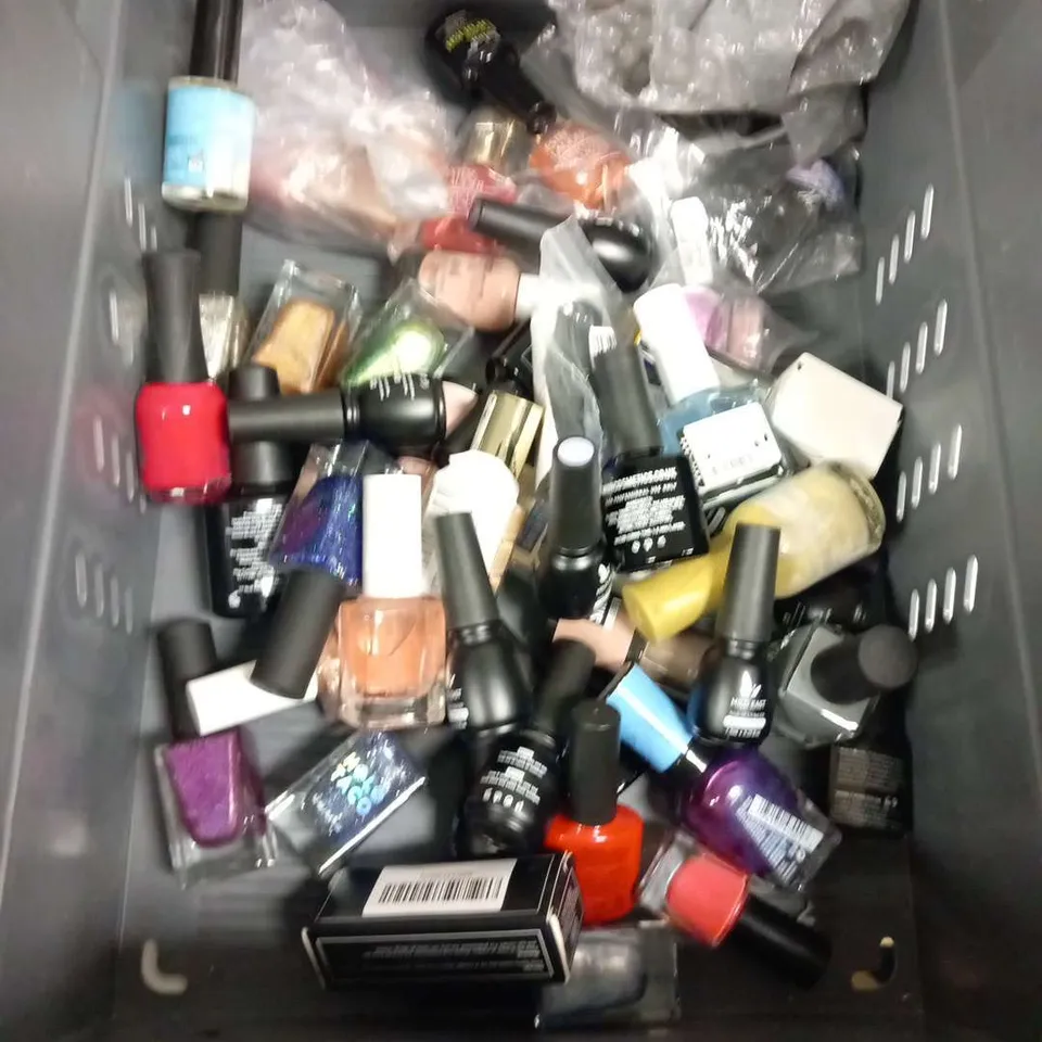 APPROXIMATELY 90 ASSORTED NAIL VARNISH/GELS TO INCLUDE; BARRY M, BLUESKY, CRYSTAL NAILS, THE GEL BOTTLE, SALLY HANSEN, ROSALIND, REVLON, AVON AND SNAIL WORKS