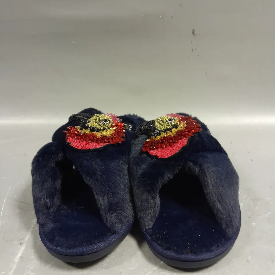 PAIR OF LAINES LONDON FLUFFY SLIPPERS - L