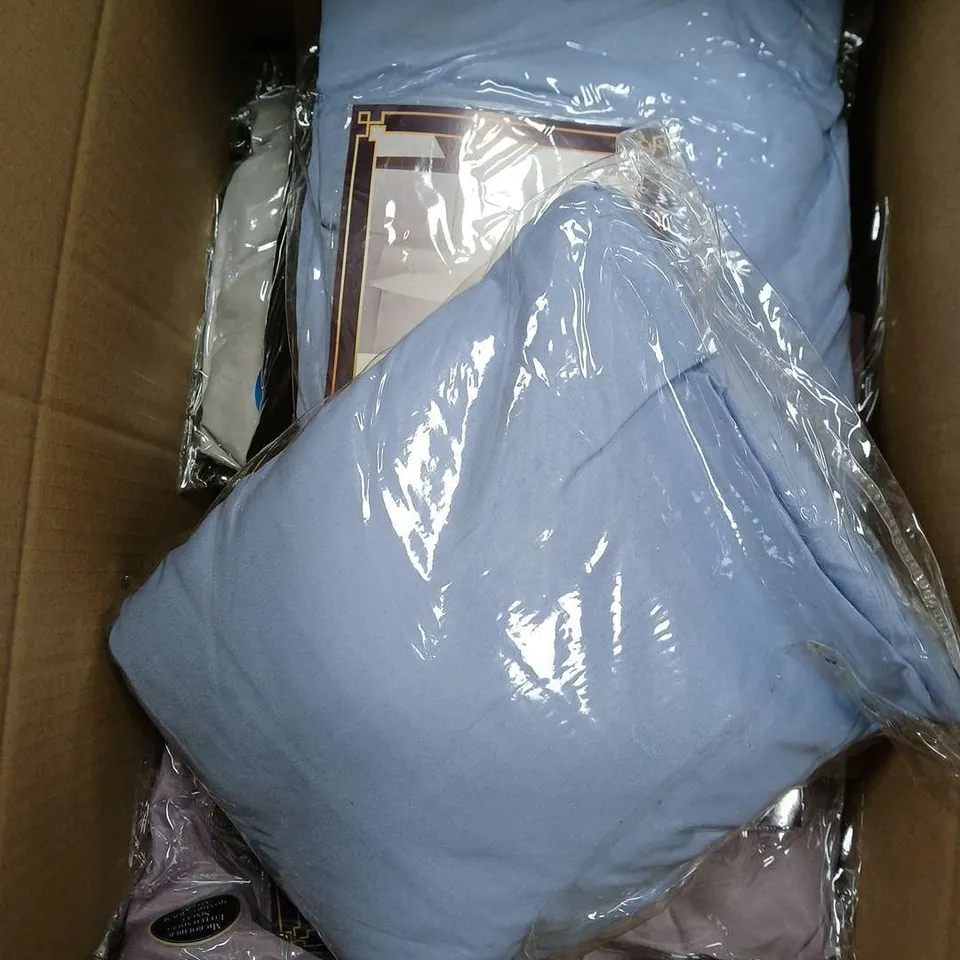 BOX OF APPROXIMATELY 15 ASSORTED FITTED SHEETS IN VARIOUS COLOURS AND SIZES