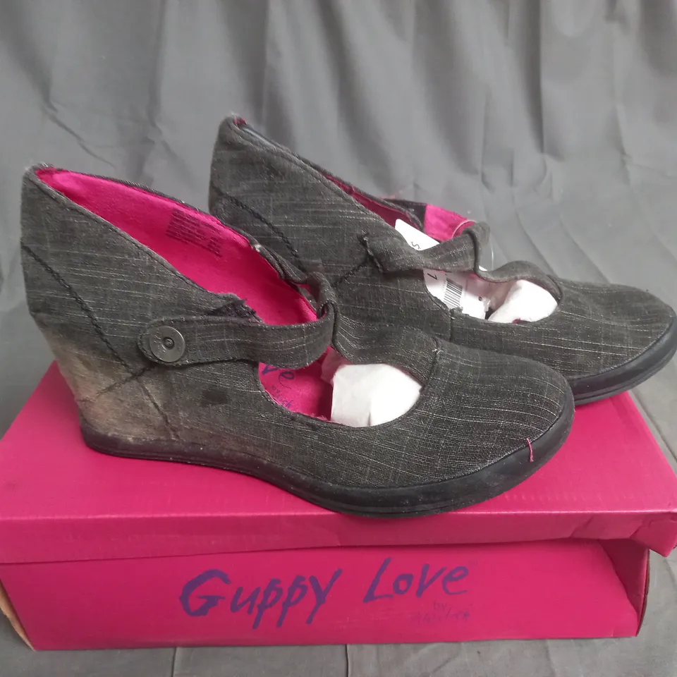 BOX OF APPROXIMATELY 12 BLACK  GUPPY LOVE BY BLOWFISH SHOES IN VARIOUS SIZES 