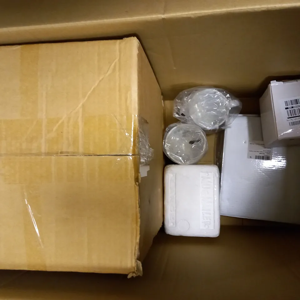 LOT OF APPROXIMATELY 12 ASSORTED HOUSEHOLD ITEMS, TO INCLUDE MARVEL BOOK, FAIRY LIGHTS, SECURITY CAMERA, ETC RRP £210