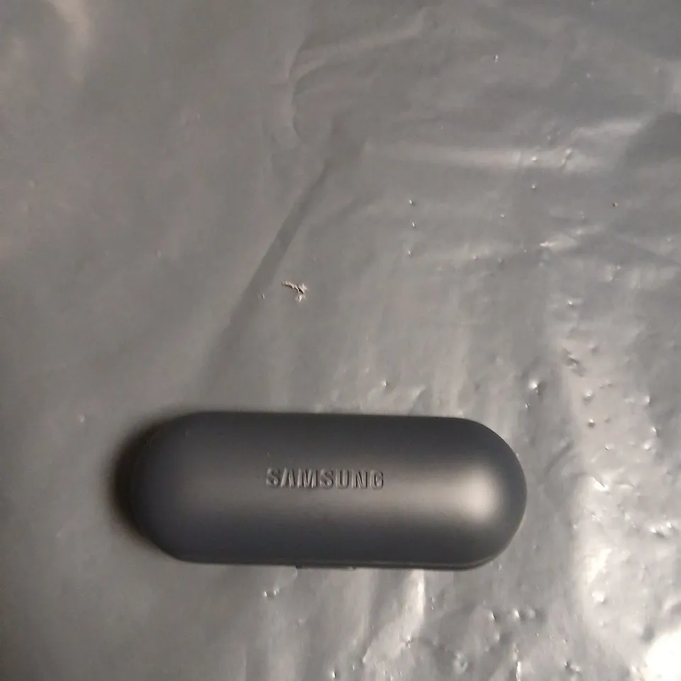 SAMSUNG WIRELESS EARBUDS WITH CHARGING CASE – BLACK