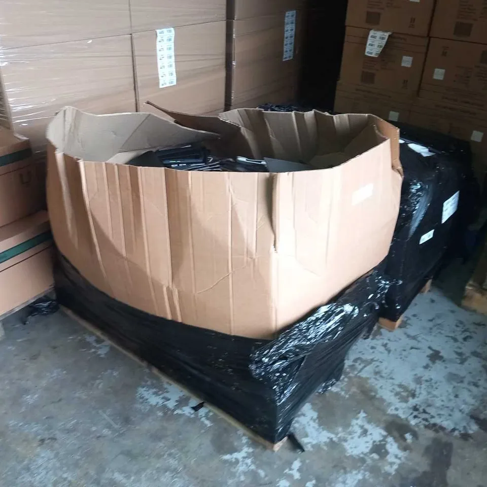 PALLET OF A SIGNIFICANT QUANTITY OF ASSORTED MOBILE, TABLET, LAPTOP AND HANDHELD GAMES CONSOLE CASES