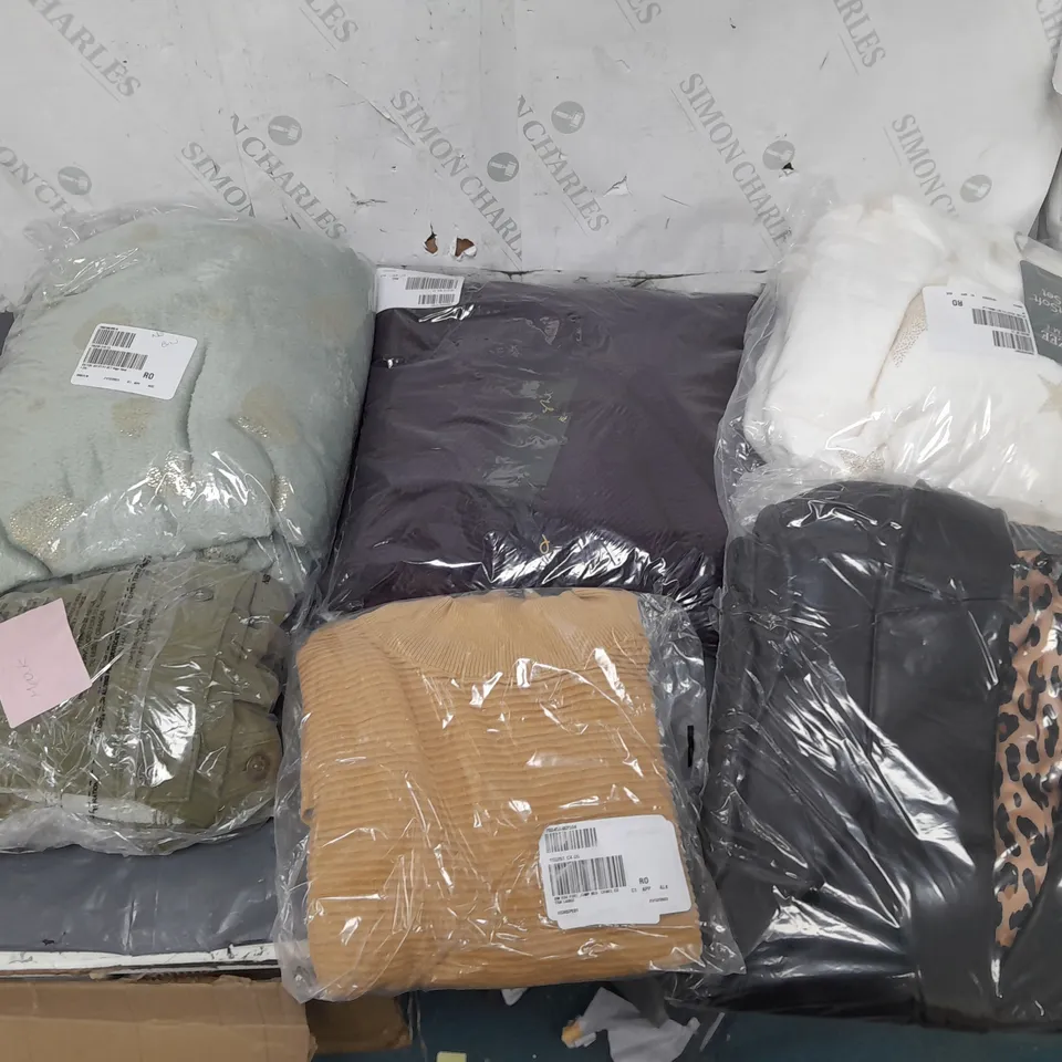 BOX OF APPROXIMATELY 10 ASSORTED BAGGED PIECES OF CLOTHING IN VARIOUS STYLES, SIZES, AND BRANDS 