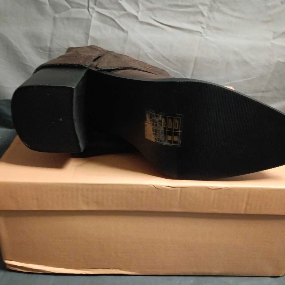 BOXED PAIR OF SIMMI LISTON-1 BROWN SUEDE BOOTS, UK 4 (EU 37, US 6)