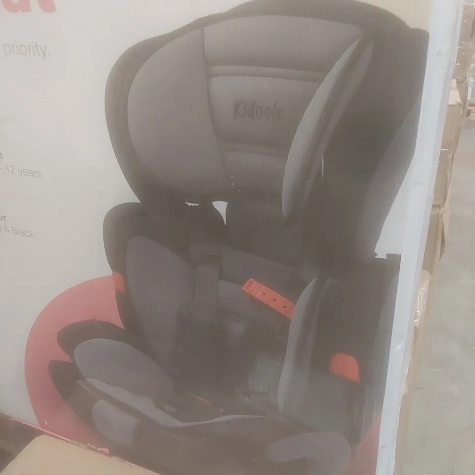 BOXED KIDOOLA CHILDREN'S CAR SEAT 