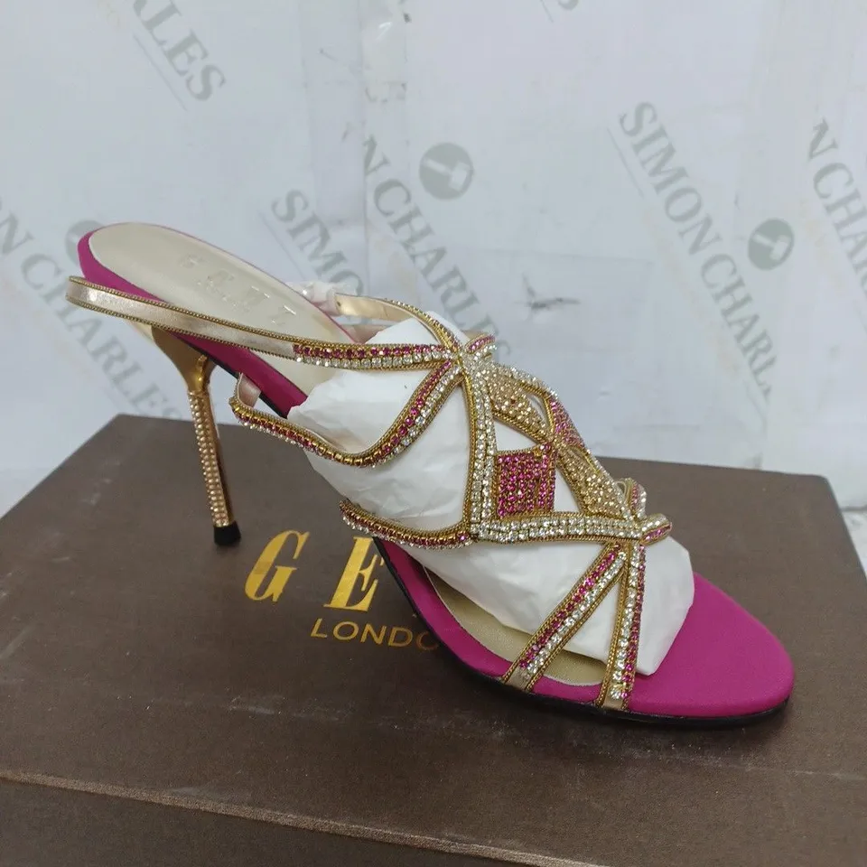BOX OF APPROXIMATELY 10 PAIRS OF SHOES TO INCLUDE DENIM SHOES, LOW HEELS, HIGH GEM HEELS ETC