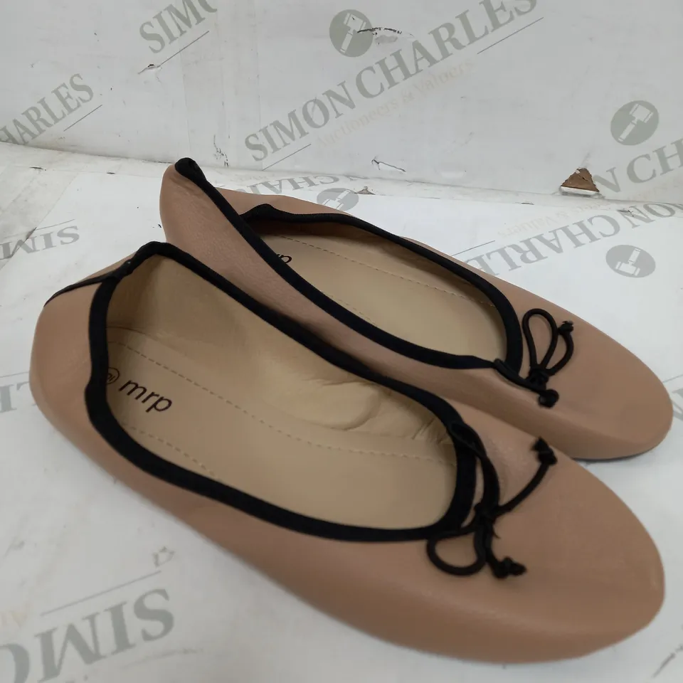 BOX OF APPROXIMATELY 25 NUDE COLOURED LOW PUMPS 