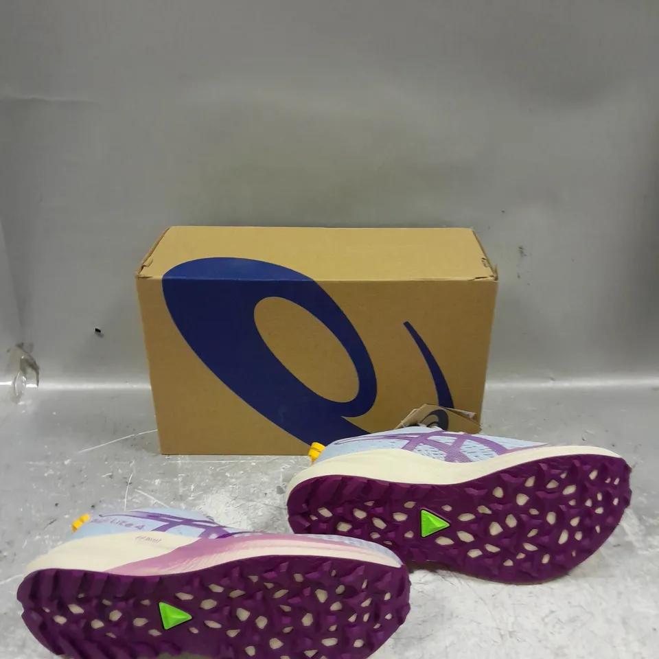 BOXED PAIR OF ASICS GUJI LITE 4 WOMENS UK 4 