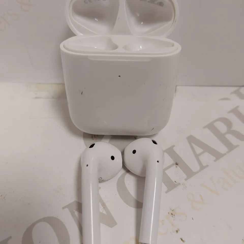 APPLE AIRPODS - 2ND GENERATION