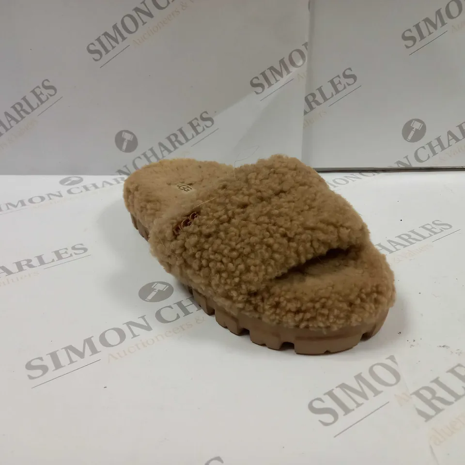 PAIR OF UGG SLIDERS UK SIZE 4