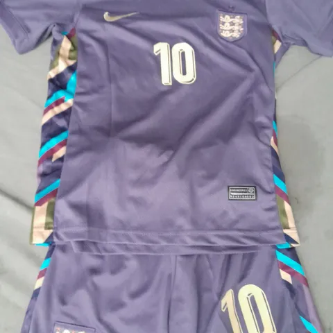 NIKE KID'S ENGLAND KIT WILSON 10 - SIZE 24