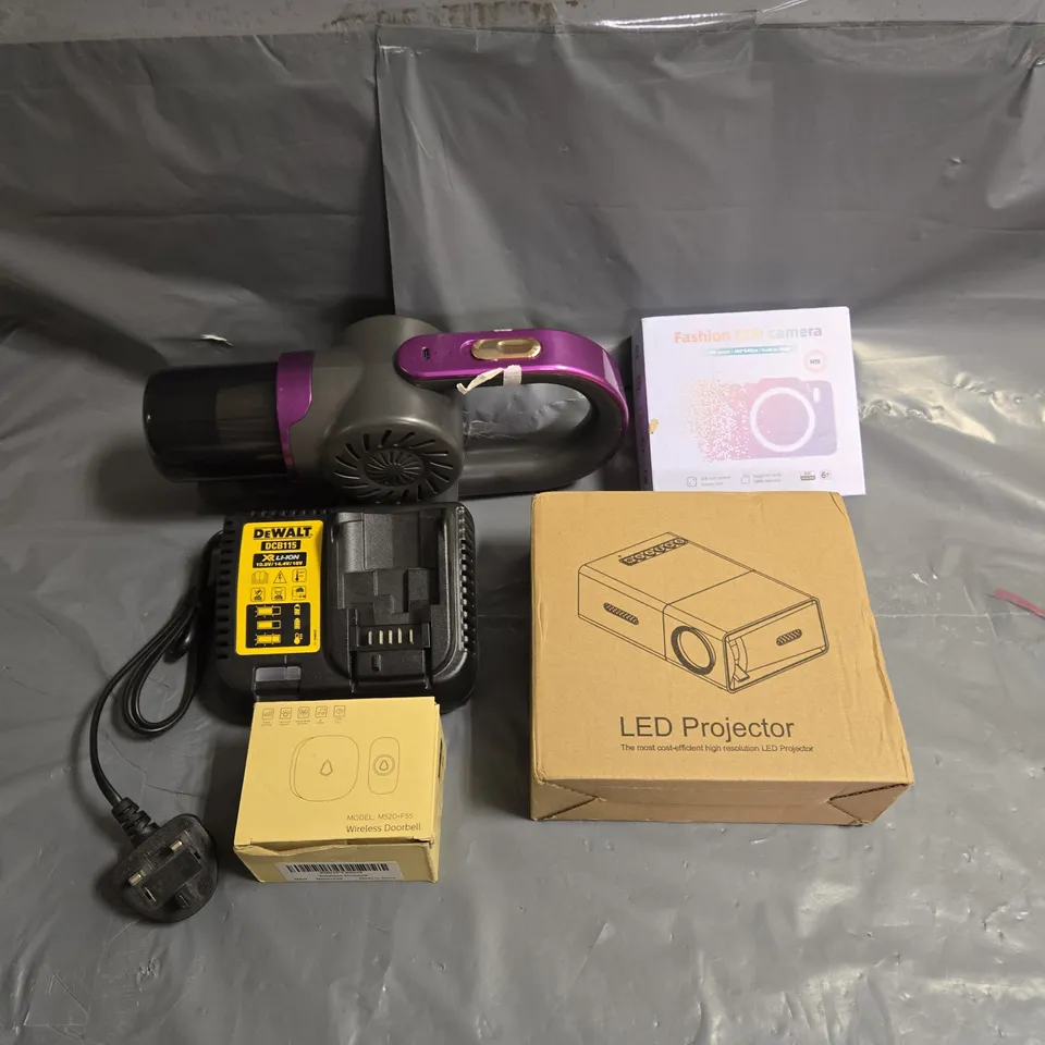 APPROXIMATELY 5 ASSORTED ELECTRICAL PRODUCTS TO INCLUDE DEWALT DCB115 CHARGER, LED PROJECTOR, WIRELESS DOORBELL, ETC
