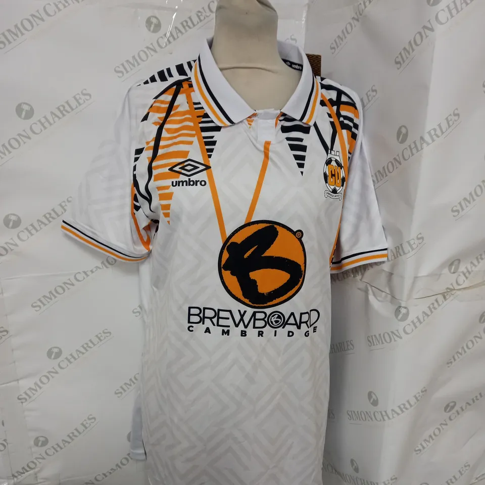 UMBRO CAMBRIDGE UNITED AWAY ADULT JERSEY IN WHITE SIZE M