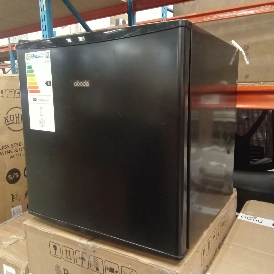 ABODE ATTF0E1B MINI FRIDGE - BLACK