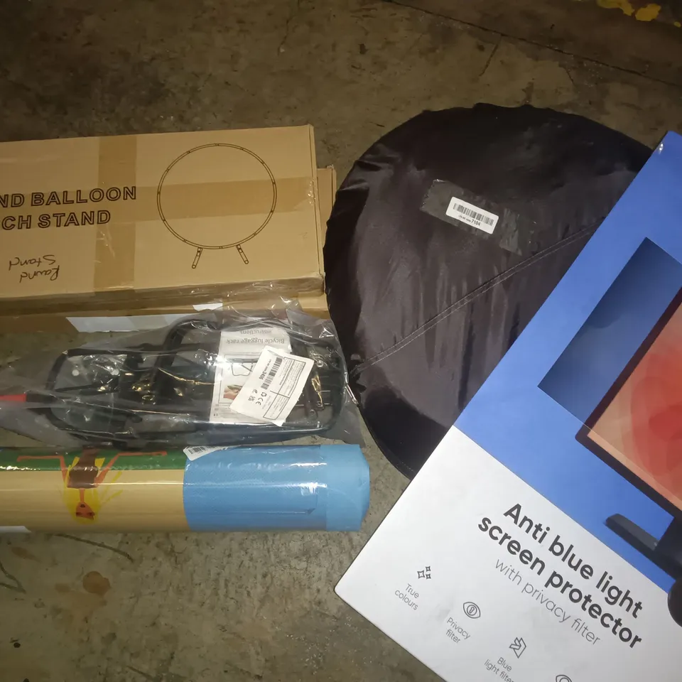 PALLET OF ASSORTED ITEMS TO INCLUDE ROUND BALLOON ARCH STAND, BICYCLE LUGGAGE STAND, POP UP TENT AND SCREEN PROTECTOR 