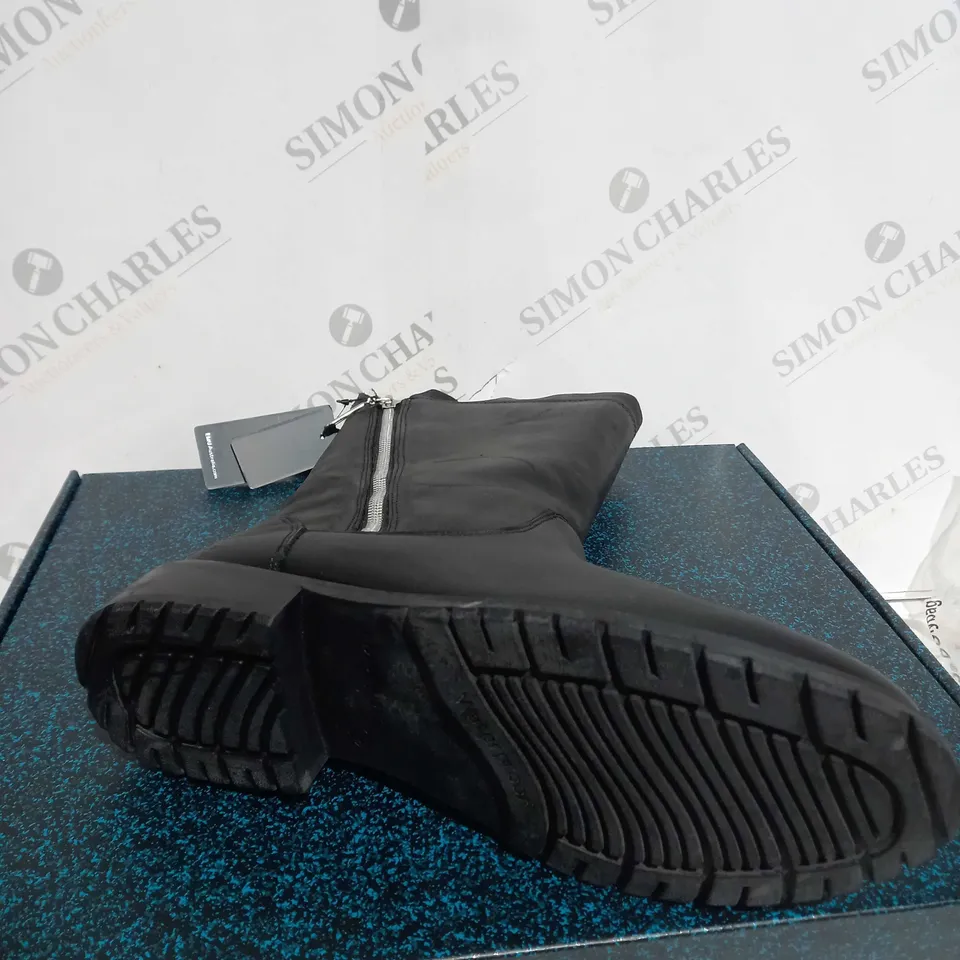 EMU AUSTRALIA EXPLORE YANCOAL BLACK SIZE 6 - BOXED 