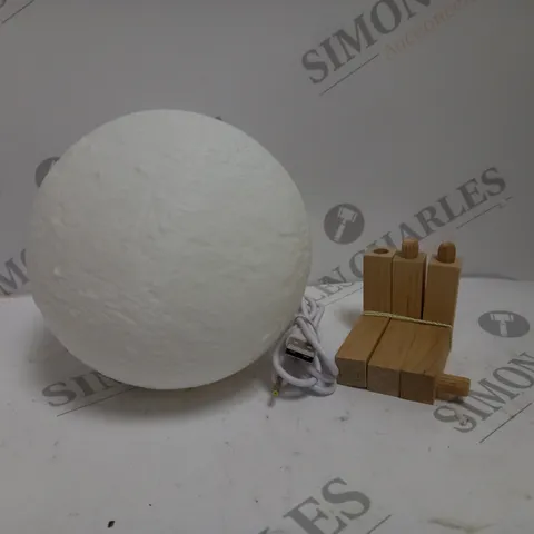BOXED METHUN 4.7" MOON LAMP 