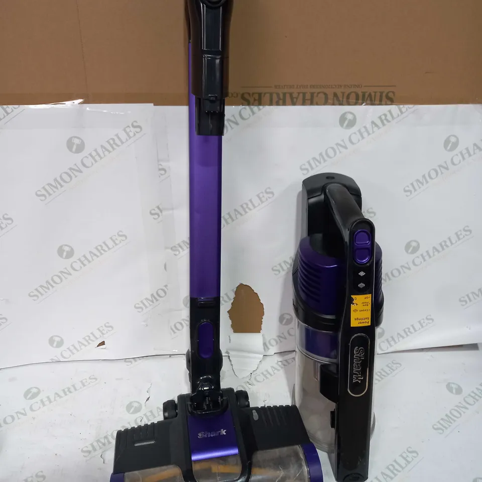 SHARK ANTI HAIR WRAP CORDLESS PET VACUUM CLEANER IZ202UKT