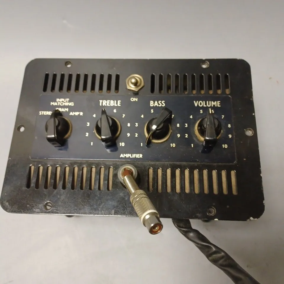 UNBOXED VINTAGE AMPLIFIER