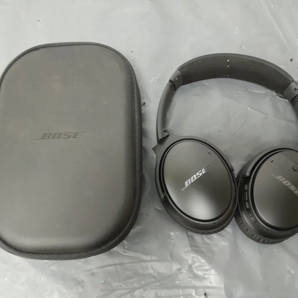 BOSE WIRELESS HEADPHONES IN CASE