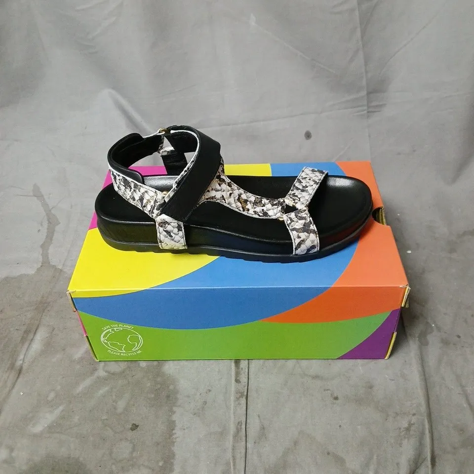 ADESSO SANDALS EU 40