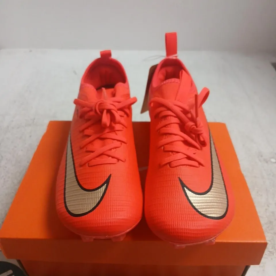 NIKE JR VAPOR 17 ACADEMY FG/MG FOOTBALL BOOTS – UK KIDS 12.5 (EU 31) – ORANGE