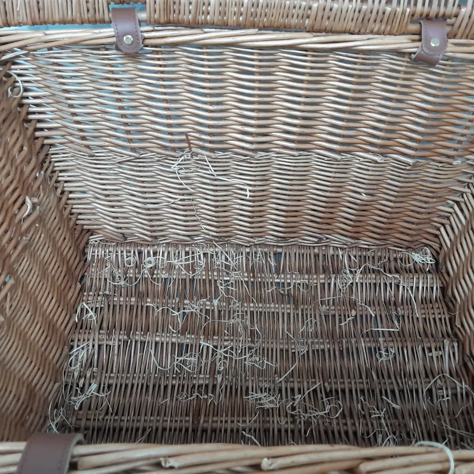 FORTNUM & MASON WICKER BASKET 