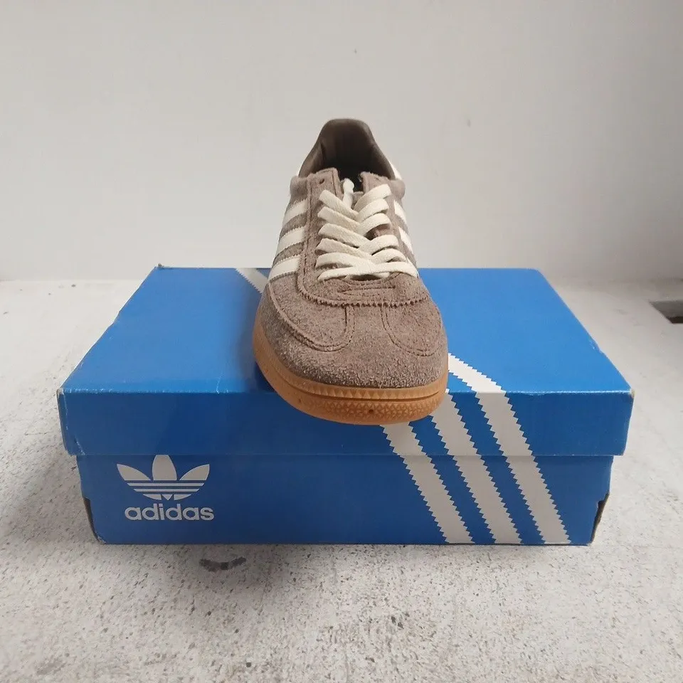 BOXED PAIR OF ADIDAS HANDBALL SPEZIAL TRAINERS IN TAUPE SIZE UK 7