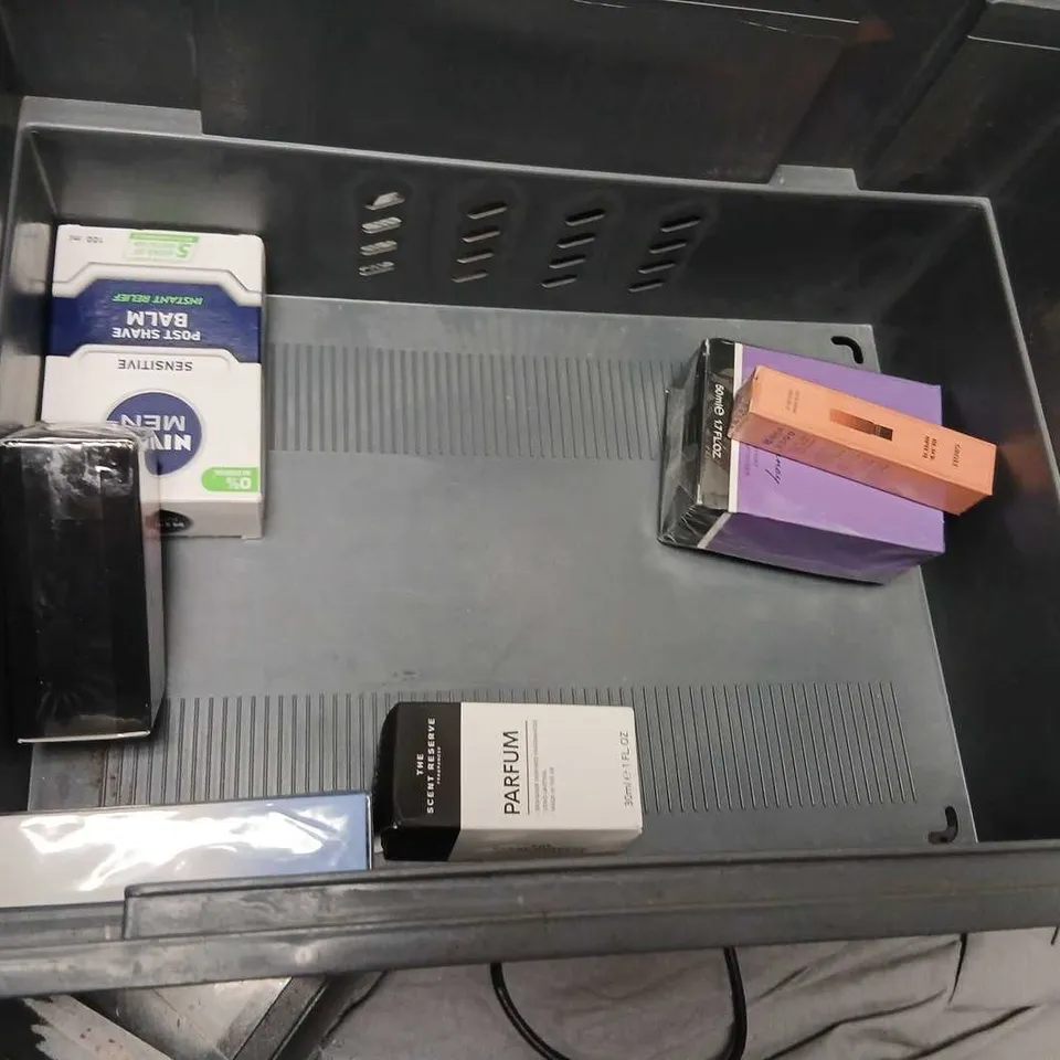 APPROXIMATELY TEN ASSORTED BOXED FRAGRANCES TO INCLUDE; NIVEA, AVON, THE SCENT RESERVE AND TED BAKER