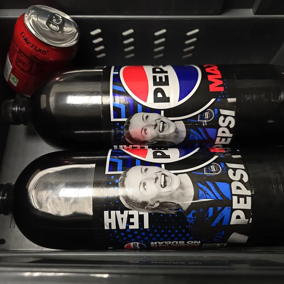 APPROXIMATELY 6 ASSORTED DRINKS ITEMS TO INCLUDE -PEPSI MAX , FANTA , LITTLE RICK MINT & LIME ETC
