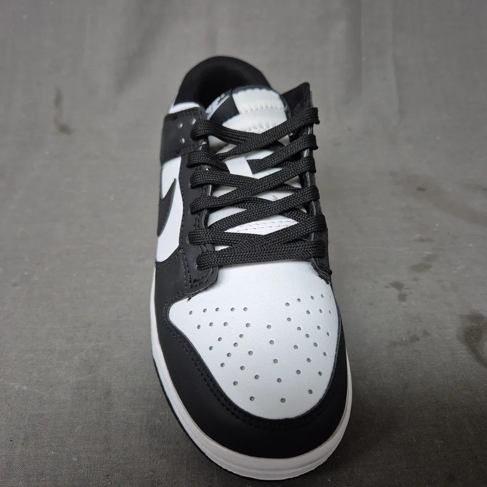 BOXED PAIR OF NIKE DUNK LOW SHOES IN BLACK/WHITE UK SIZE 4.5