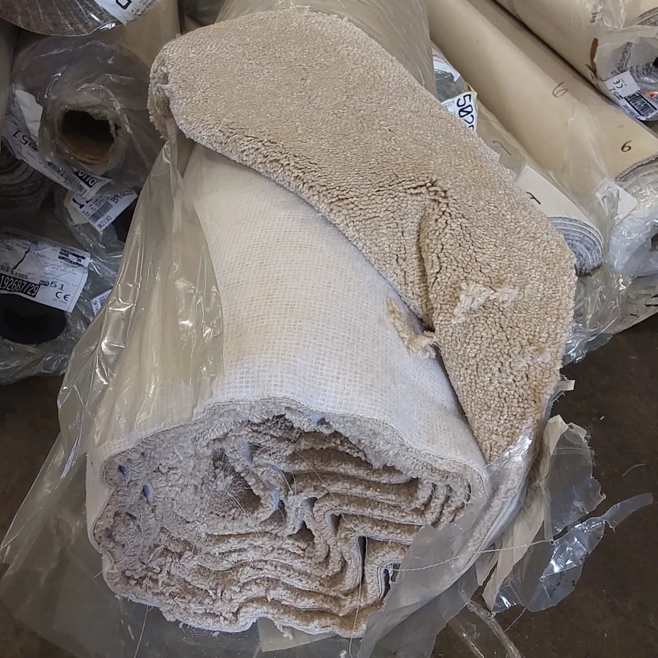 ROLL OF QUALITY NOBLE FLEECE SAFARI CARPET // SIZE: APPROX 5 X 8m