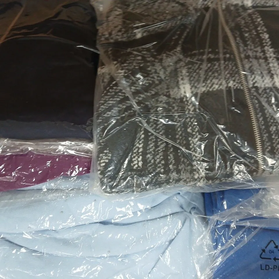 BOX OF APPROXIMATELY 20 ASSORTED CLOTHING ITEMS IN VARIOUS COLOURS, STYLES, AND SIZES - COLLECTION ONLY