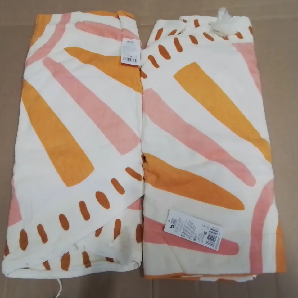 PALLET CONTAINING APPROXIMATELY 78 6-PACK BOXES OF BRAND NEW SUMMER THEMED ROUND BEACH TOWELS 