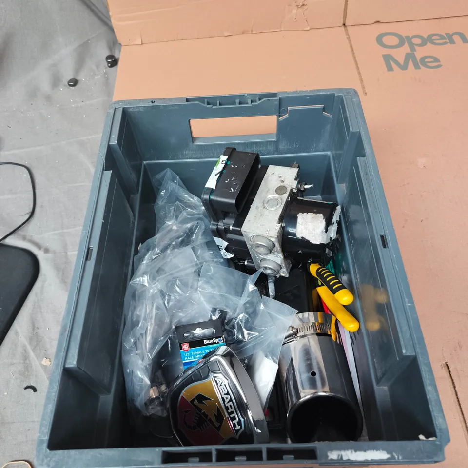 TOTE OF APPROXIMATELY 8 ASSORTED AUTO PARTS TO INCLUDE: PINSU SILICONE GASKET MAKER 