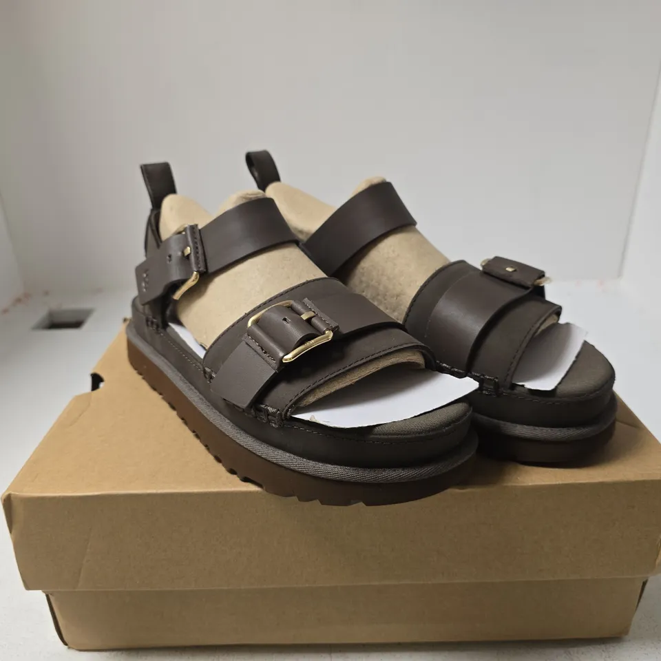 UGG GOLDENSTAR VILLA UK 7 BOXED