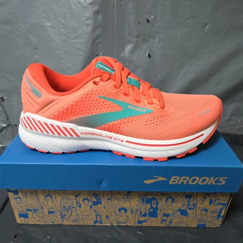 BOXED PAIR OF BROOKS ADRENALINE GTS 22 WOMENS TRAINERS IN ORANGE MULTI - UK 6